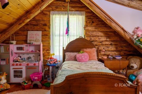 Welcome to your dream home-a stunning log cabin blending classic - photo 30