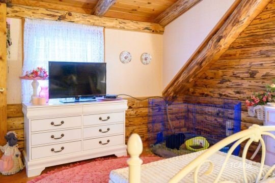 Welcome to your dream home-a stunning log cabin blending classic - photo 34