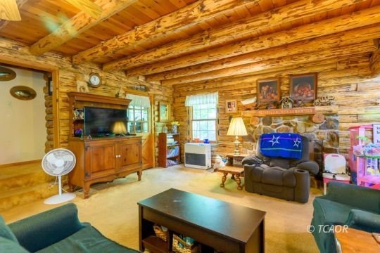 Welcome to your dream home-a stunning log cabin blending classic - photo 38