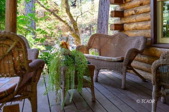 Welcome to your dream home-a stunning log cabin blending classic - photo 46