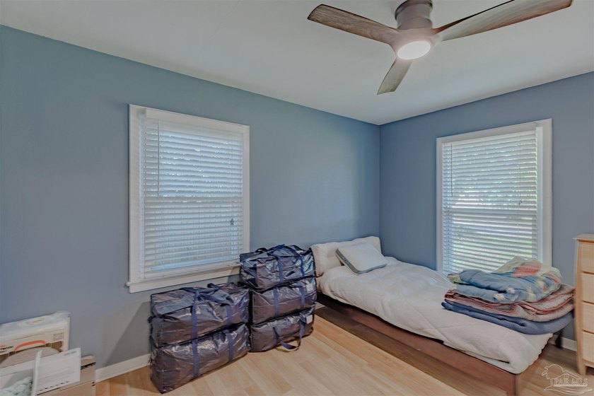 Welcome home to this charming and well maintained corner lot - photo 13