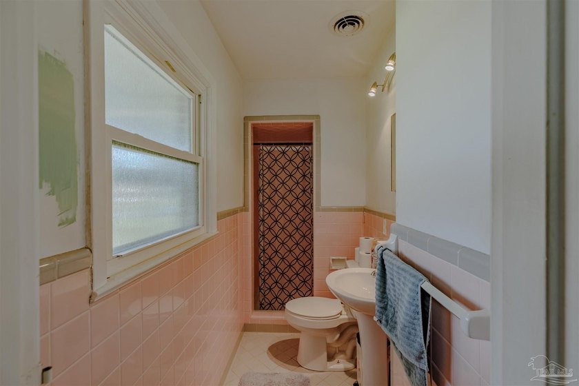 Welcome home to this charming and well maintained corner lot - photo 15