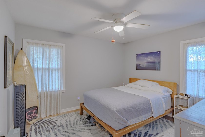 Welcome home to this charming and well maintained corner lot - photo 16