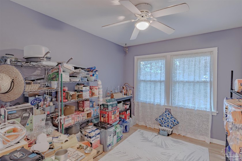 Welcome home to this charming and well maintained corner lot - photo 17