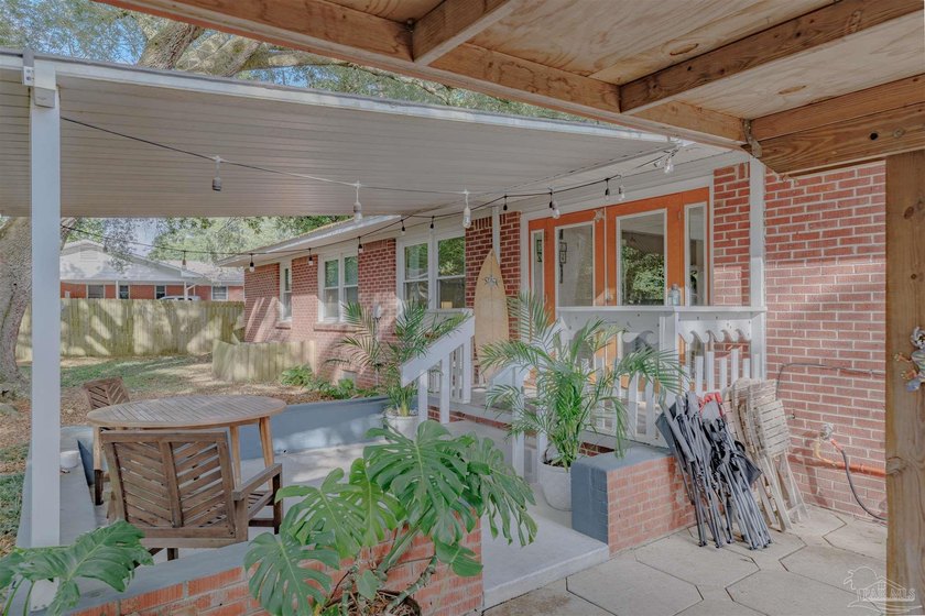 Welcome home to this charming and well maintained corner lot - photo 25
