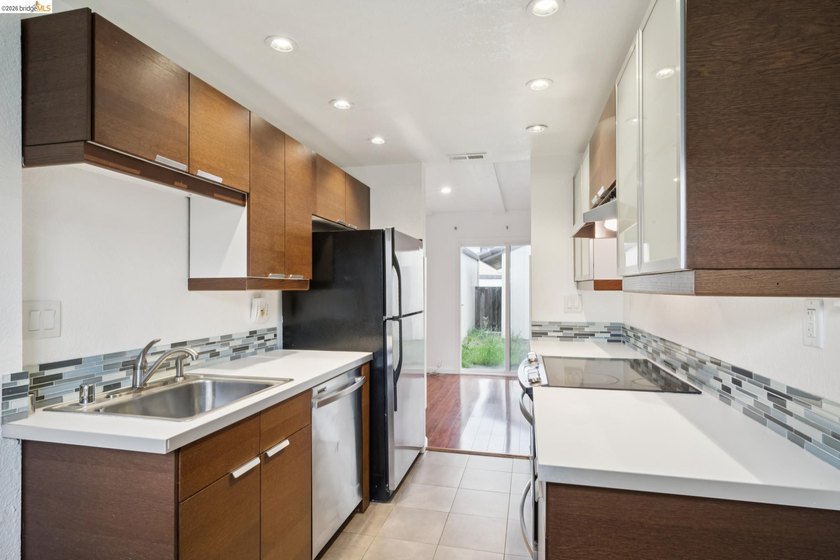 Clean and inviting townhome located in the desirable Westpark - photo 8