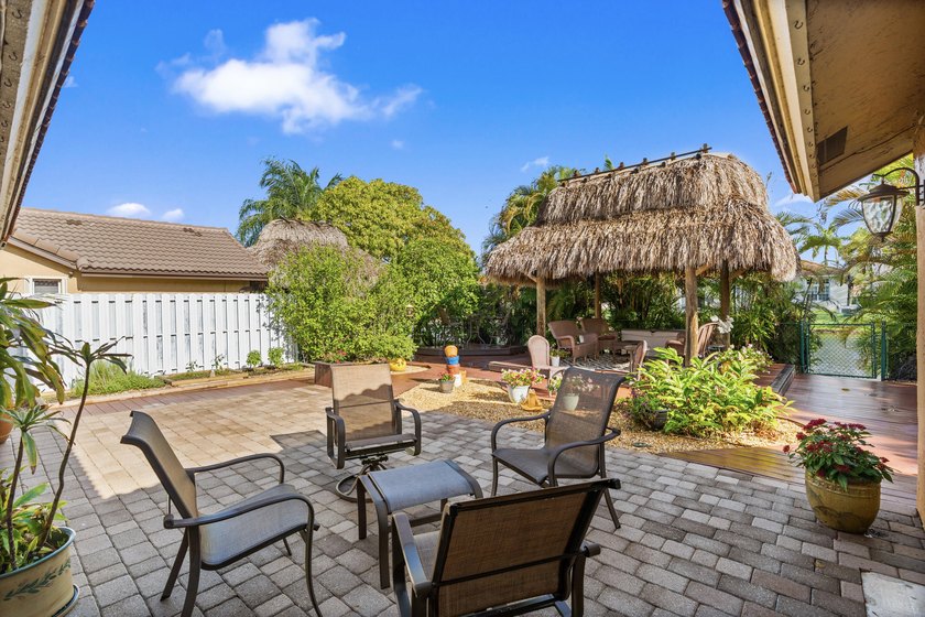 This charming one-story home features a spacious open floor plan - photo 7
