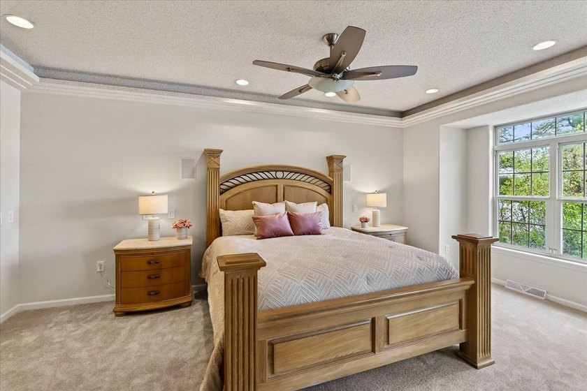 Experience luxury lake living in this beautifully updated Lake - photo 12