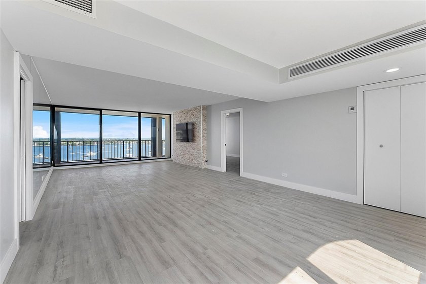 136 Lakeshore Dr T10 - photo 16