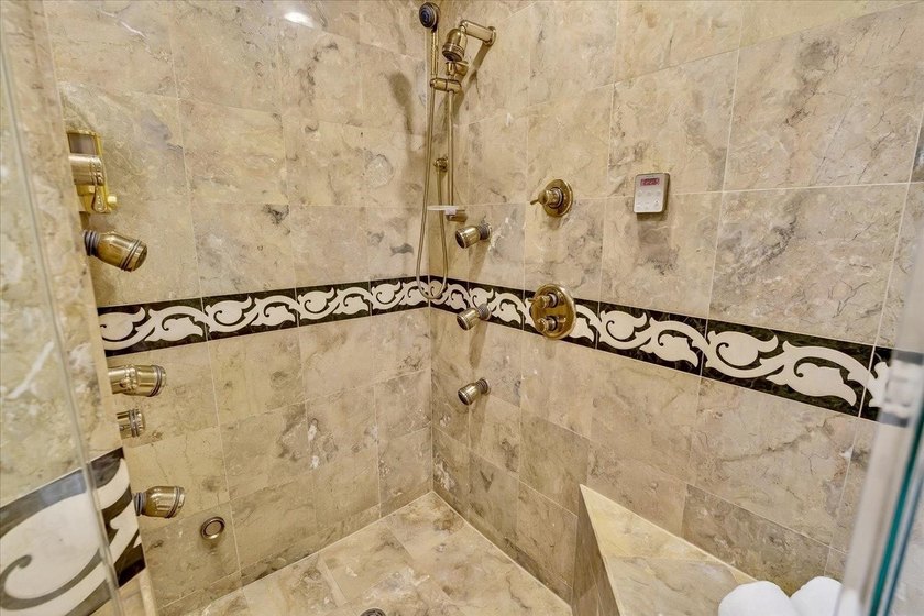 Experience luxury lake living in this beautifully updated Lake - photo 16