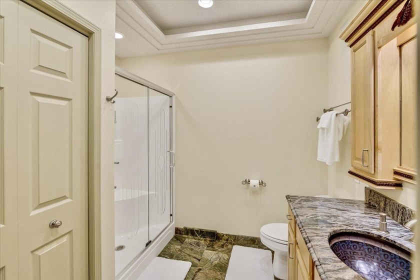 Experience luxury lake living in this beautifully updated Lake - photo 20