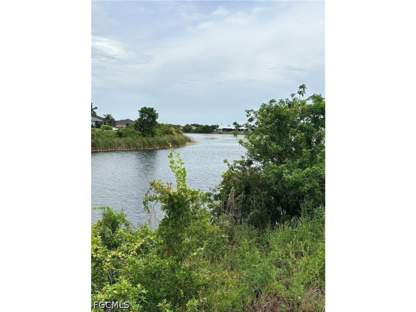 Seize the opportunity to build your dream waterfront home on - photo 2