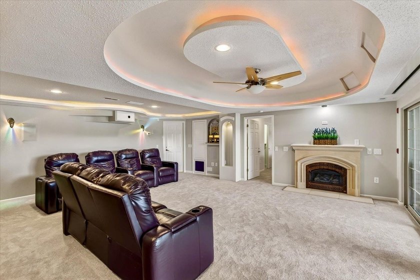 Experience luxury lake living in this beautifully updated Lake - photo 23