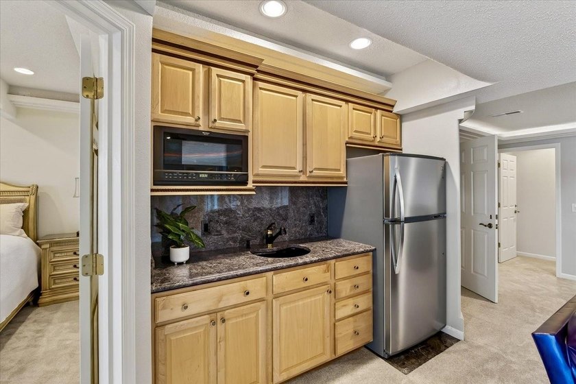 Experience luxury lake living in this beautifully updated Lake - photo 25