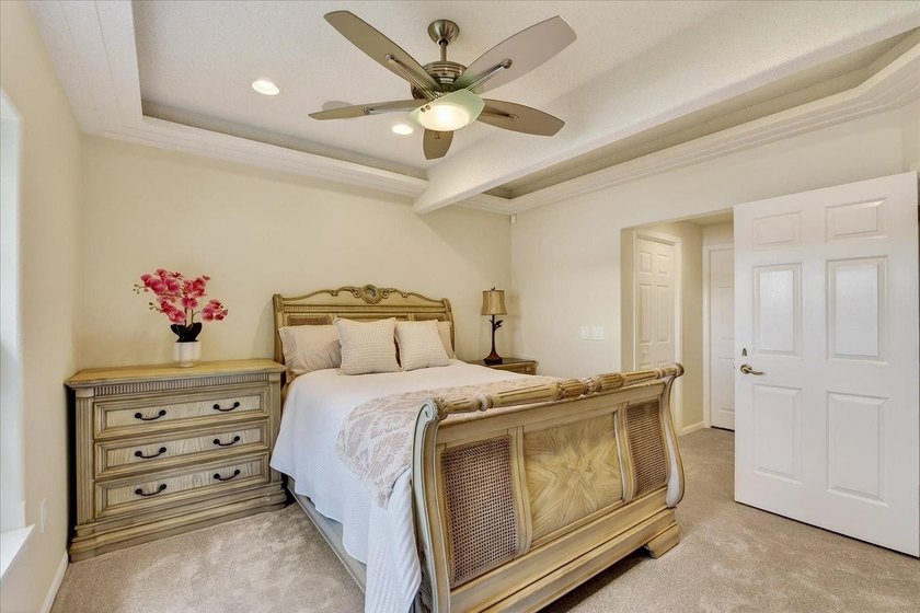 Experience luxury lake living in this beautifully updated Lake - photo 29