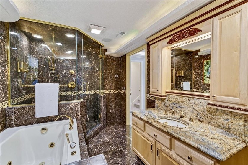 Experience luxury lake living in this beautifully updated Lake - photo 30