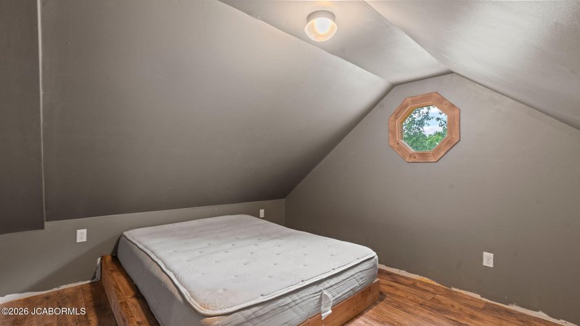 If you're looking for peace, privacy, and room to roam, this - photo 31