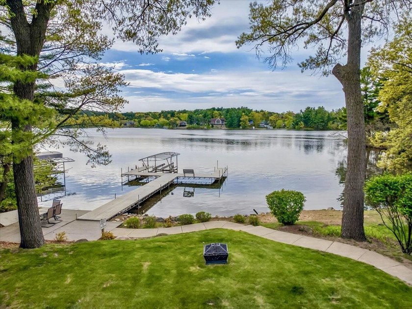 Experience luxury lake living in this beautifully updated Lake - photo 33