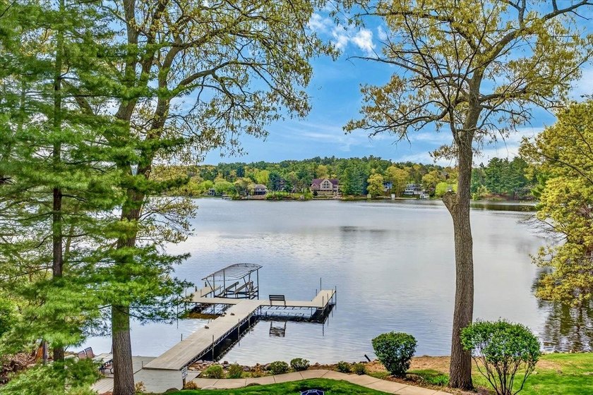 Experience luxury lake living in this beautifully updated Lake - photo 35