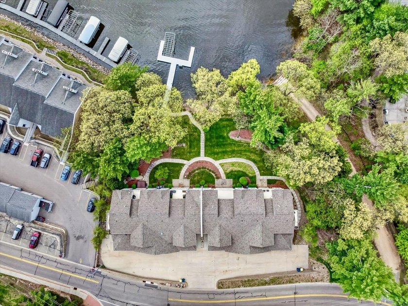 Experience luxury lake living in this beautifully updated Lake - photo 39