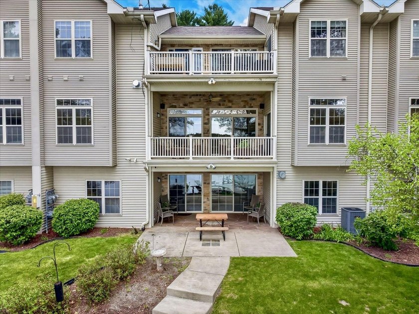 Experience luxury lake living in this beautifully updated Lake - photo 48