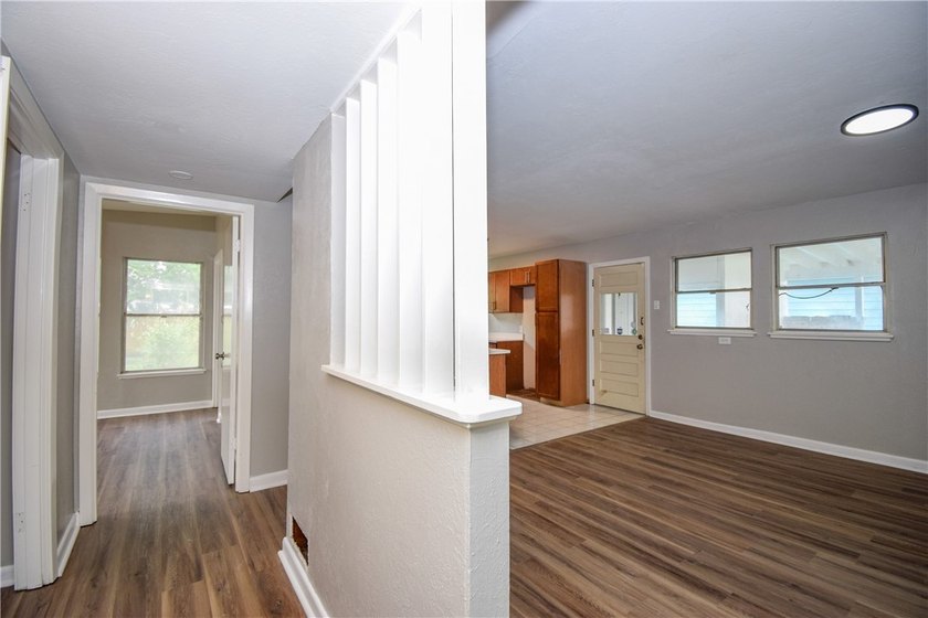 Central location and good schools. This Pretty 3 bedroom, 2 bath - photo 17