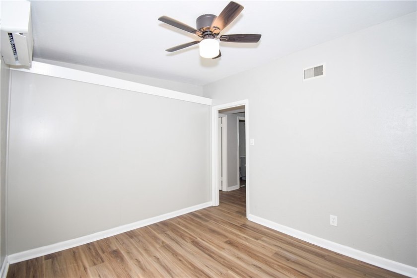 Central location and good schools. This Pretty 3 bedroom, 2 bath - photo 26