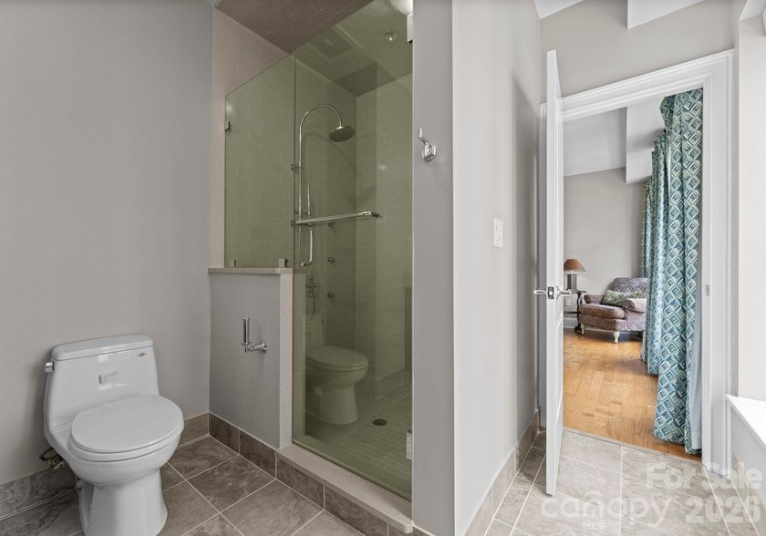Live in the heart of Uptown Charlotte in this beautiful, sunny - photo 29