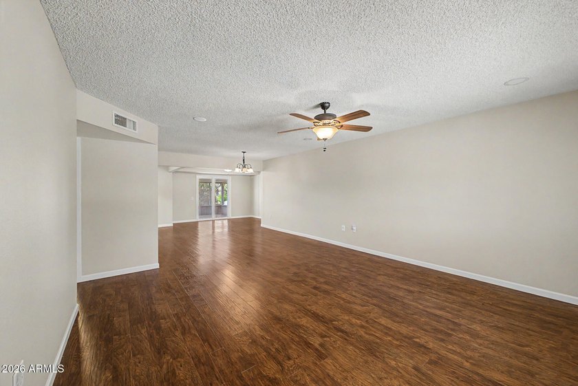 Beautiful 2bd/2bth expanded Woodbury model offering 1,523 square - photo 3