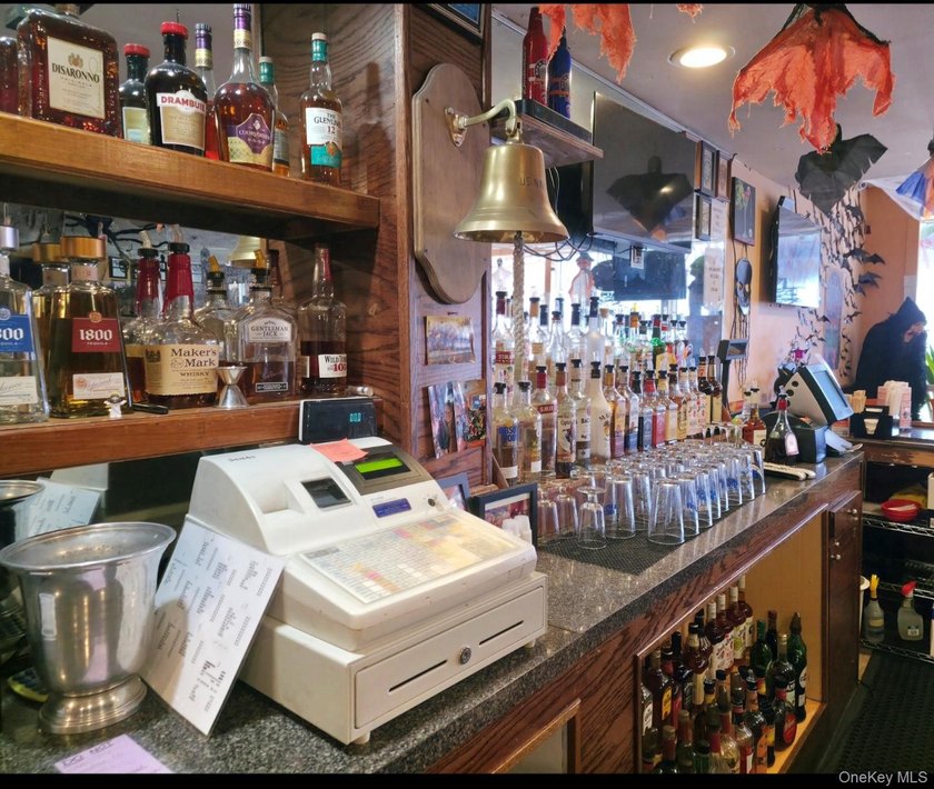 Here is the chance to acquire a successful, turnkey bar - photo 3