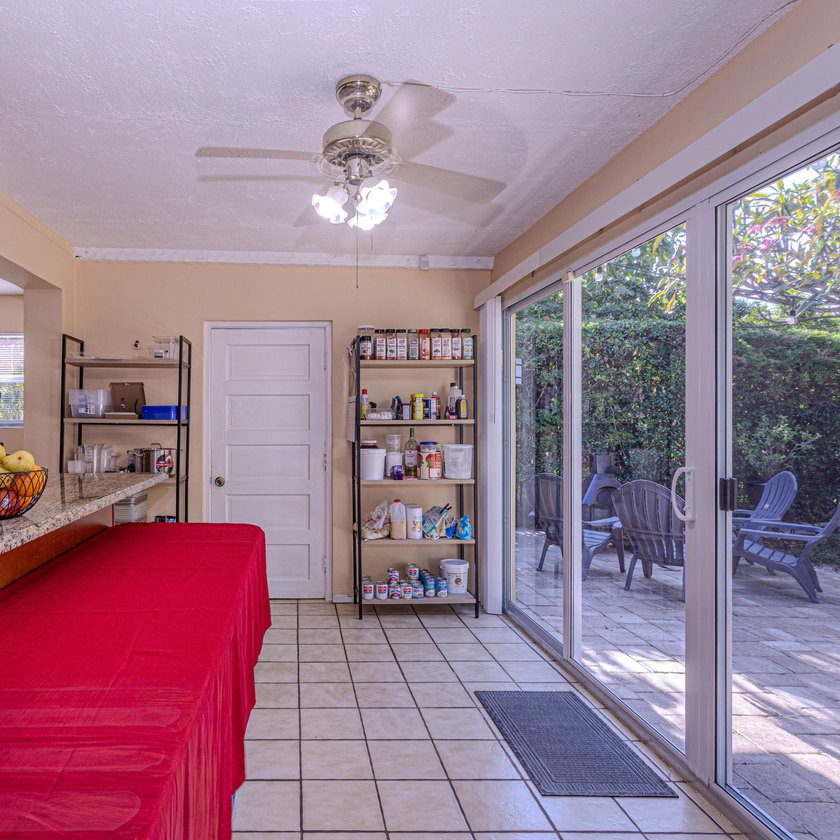 Welcome to your private home in West Palm Beach! This stunning - photo 18