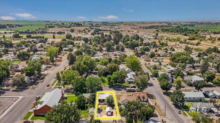 Very clean 3-bedroom, 1-bath home in a quiet neighborhood near - photo 25