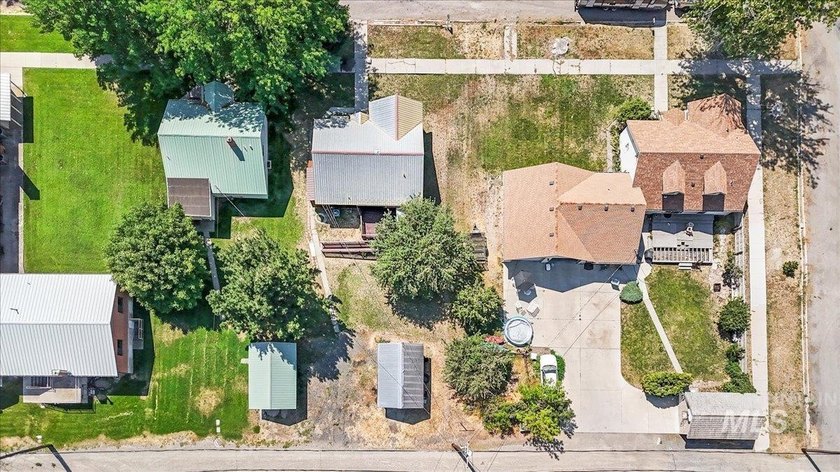 Very clean 3-bedroom, 1-bath home in a quiet neighborhood near - photo 28