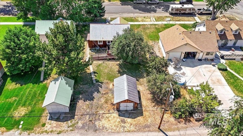 Very clean 3-bedroom, 1-bath home in a quiet neighborhood near - photo 29