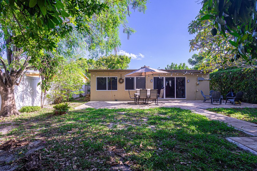 Welcome to your private home in West Palm Beach! This stunning - photo 31