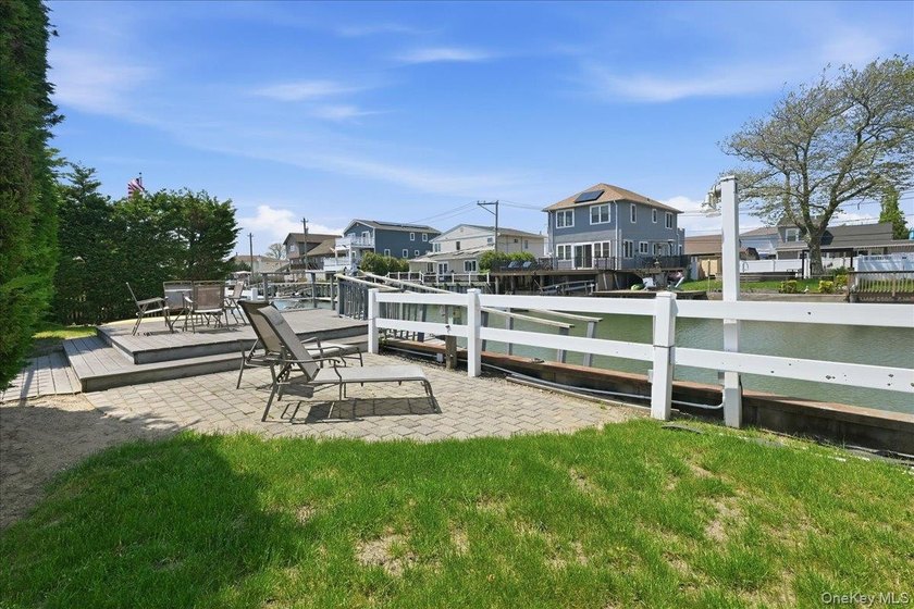 Welcome to 18 Clark Street Long Beach This home is located on - photo 34