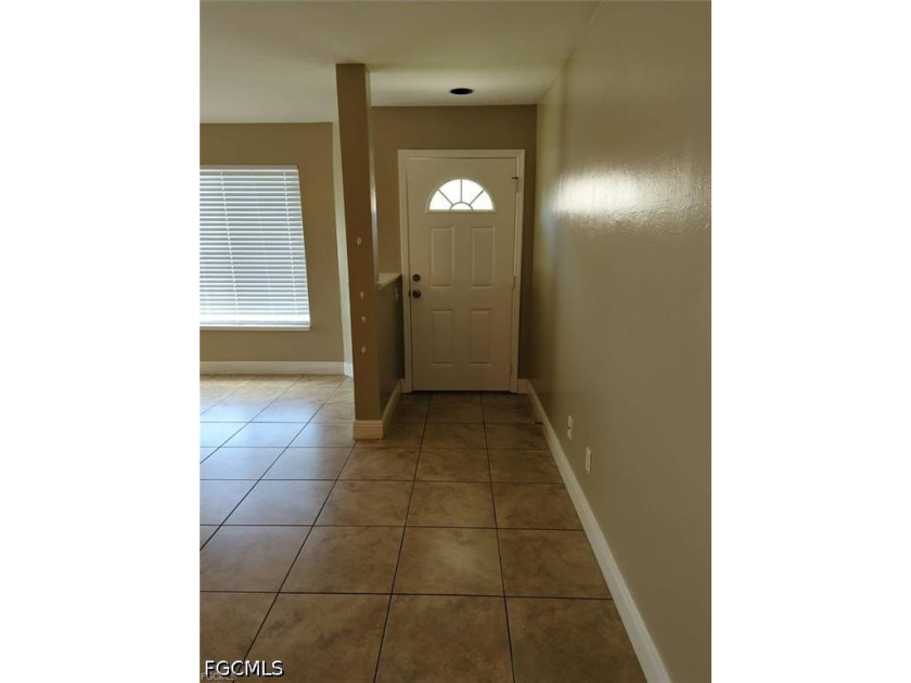 *DUPLEX INVESTMENT OPPORTUNITY IN DESIRABLE SW CAPE CORAL!* - photo 3