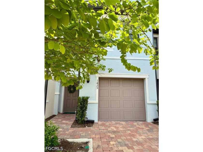 Welcome to this beautifully maintained two-story townhome - photo 3