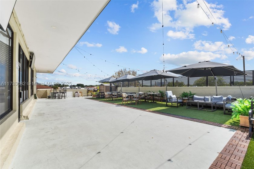 Over $804,000.00 in gross revenue ..... Money maker El Sitio Bar - photo 18