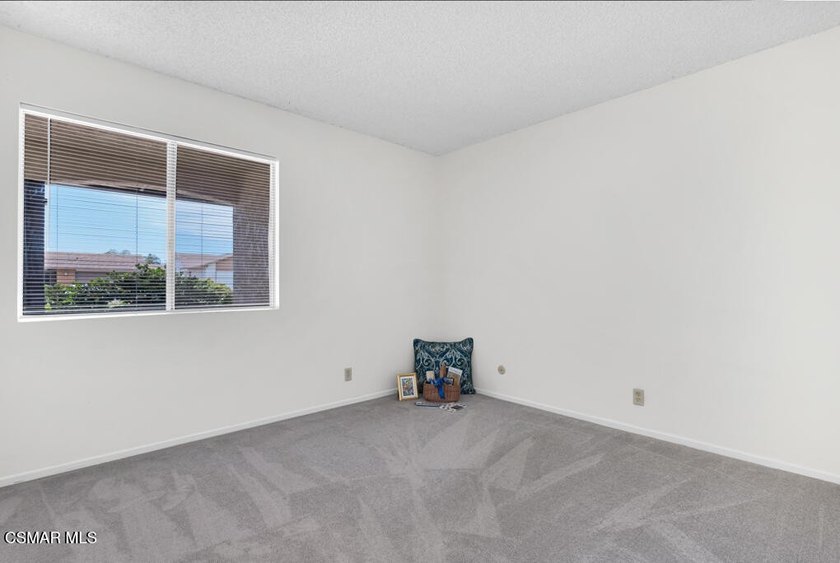 Charming Home with spacious backyard and frontyard Has new paint - photo 21
