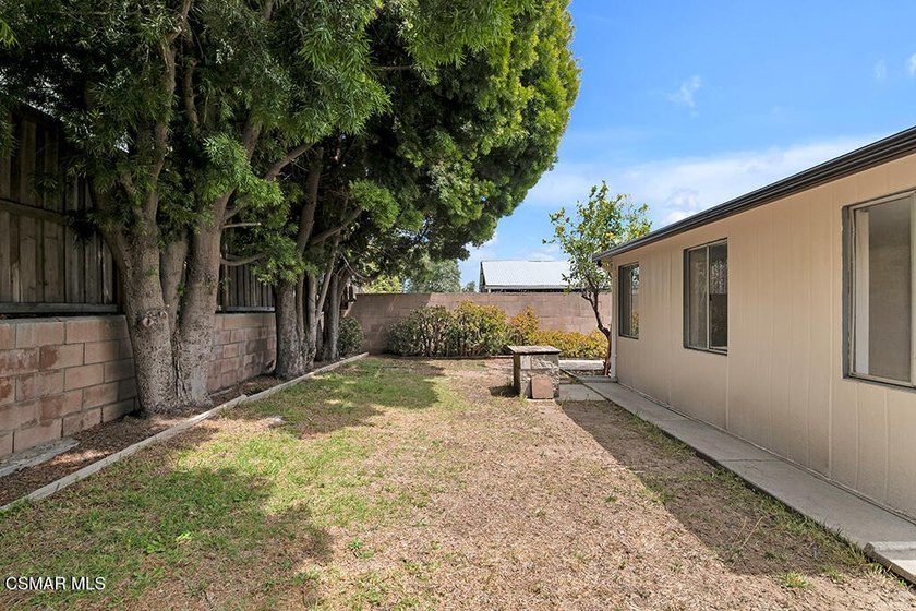 Charming Home with spacious backyard and frontyard Has new paint - photo 31