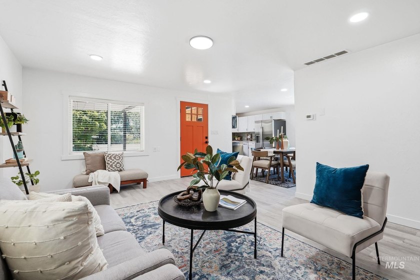 Rare opportunity to own an exceptional Eagle property with no - photo 13