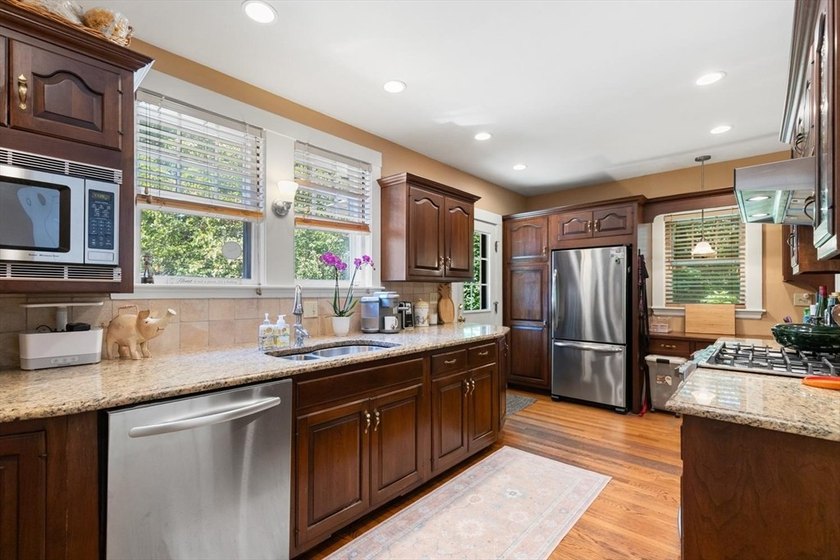 Impressive residence on Winchester line where timeless - photo 13