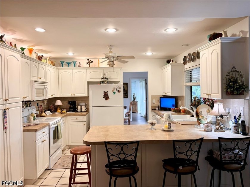 Home is located in the beautiful area of Cape Coral's Rose - photo 4