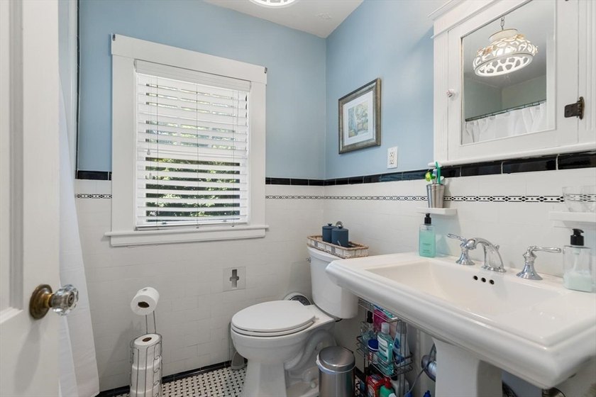 Impressive residence on Winchester line where timeless - photo 20