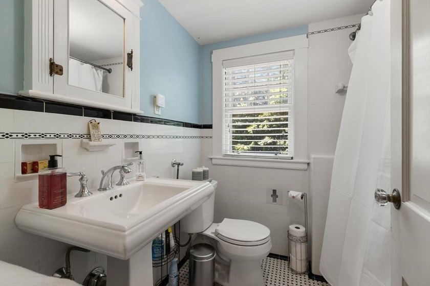 Impressive residence on Winchester line where timeless - photo 25