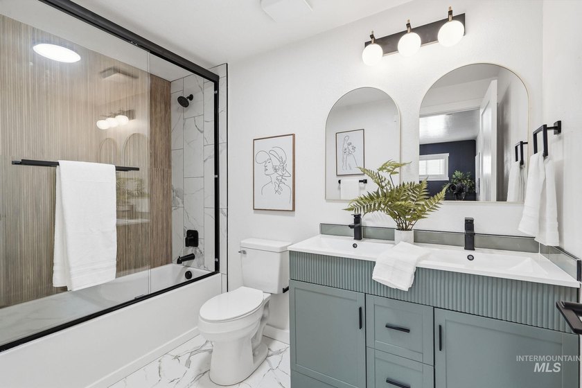 Rare opportunity to own an exceptional Eagle property with no - photo 27