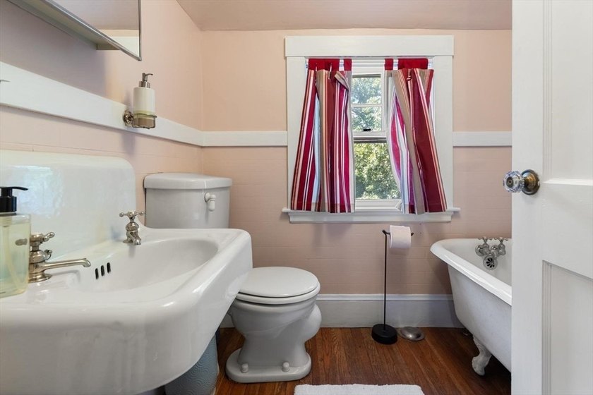 Impressive residence on Winchester line where timeless - photo 27