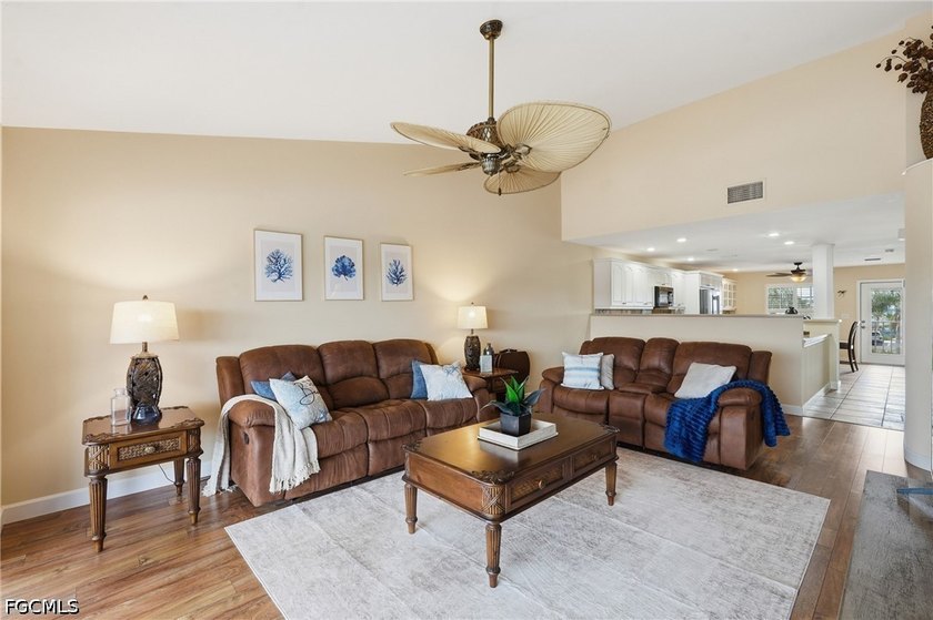 Experience the ultimate Cape Coral waterfront lifestyle at this - photo 8