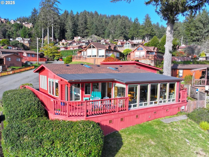 OCEAN VIEWS from this large, active vacation rental at - photo 3